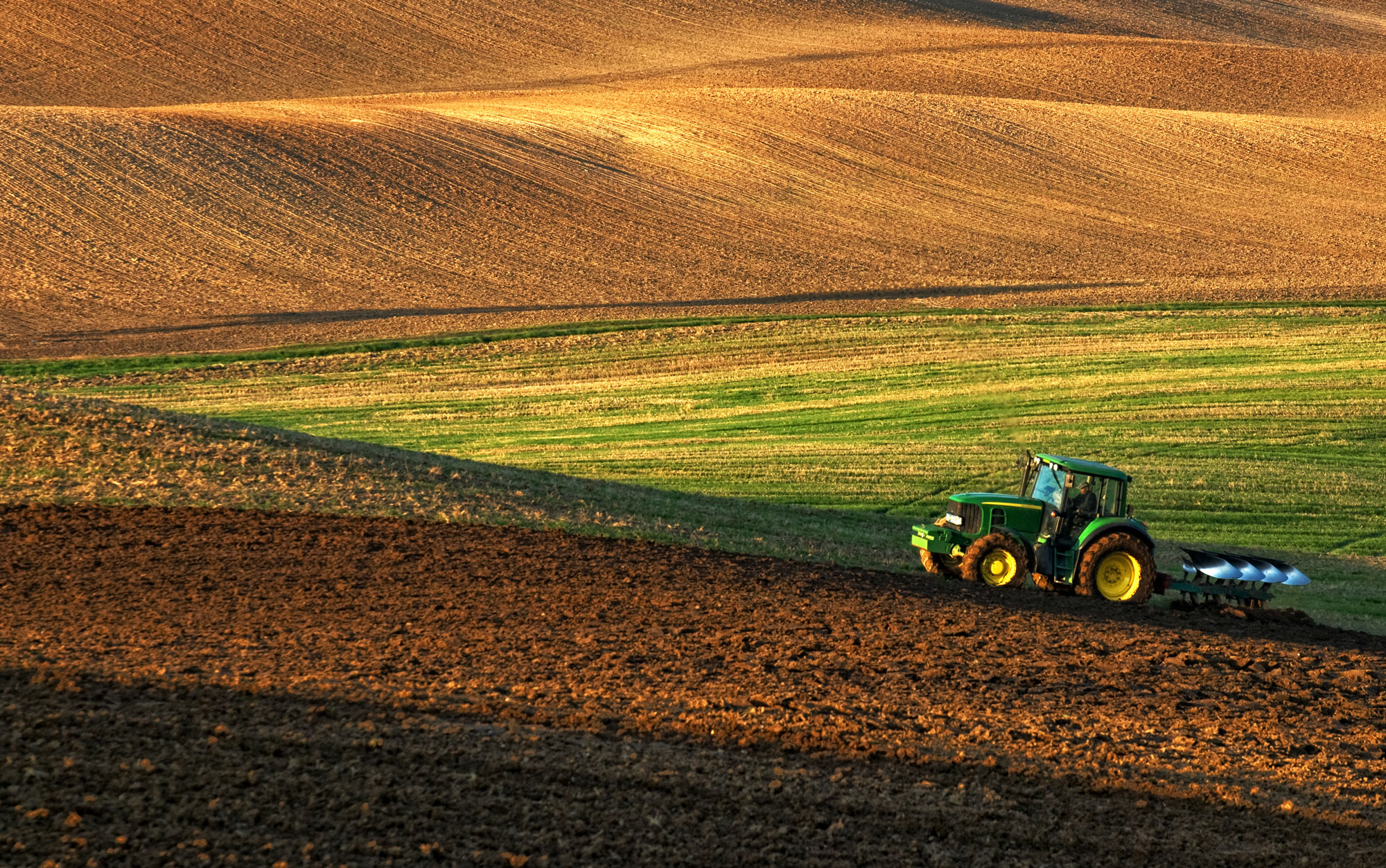 Перепаханное поле фото Loans Against Farmers' Subsidies - UniCredit Bulbank